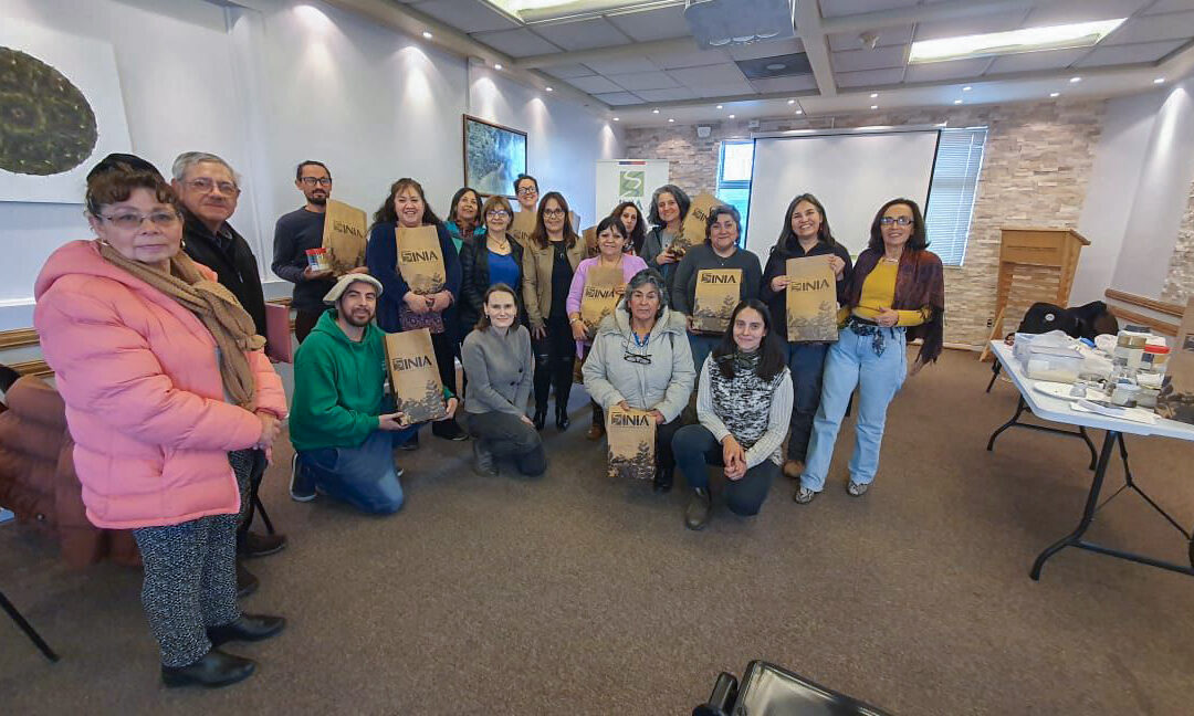 Con  experta nacional, INIA e INDAP realizan taller para capacitar en la conservación de semillas en Magallanes