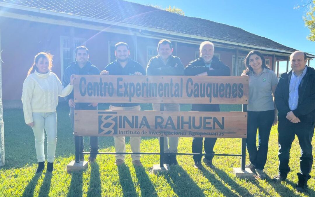 Autoridades nacionales de INIA destacan el uso eficiente del agua para el futuro del Centro Experimental Cauquenes