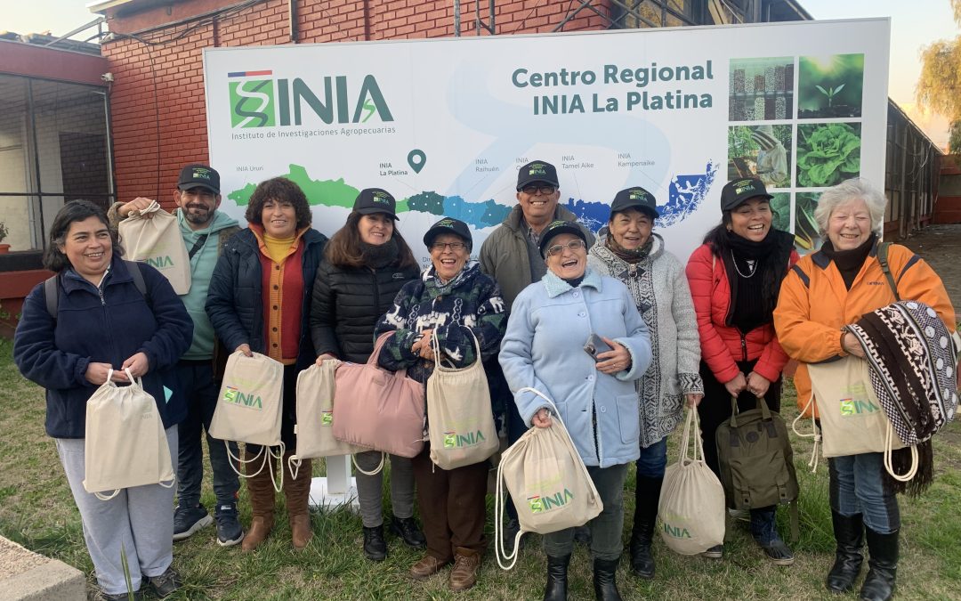 INIA La Platina entregó certificados a los agricultores  que participaron en curso sobre sanidad vegetal