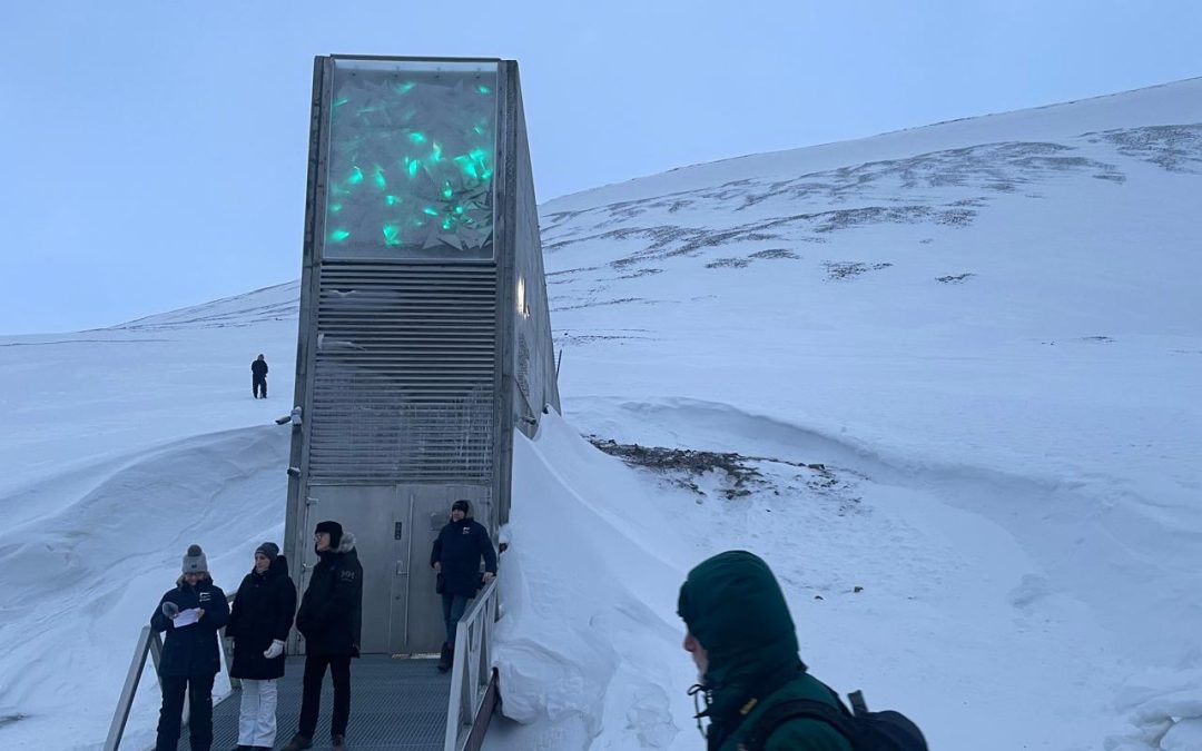 En Noruega: director Nacional de INIA Chile participó en entrega de semillas a la “Bóveda del Fin del Mundo”